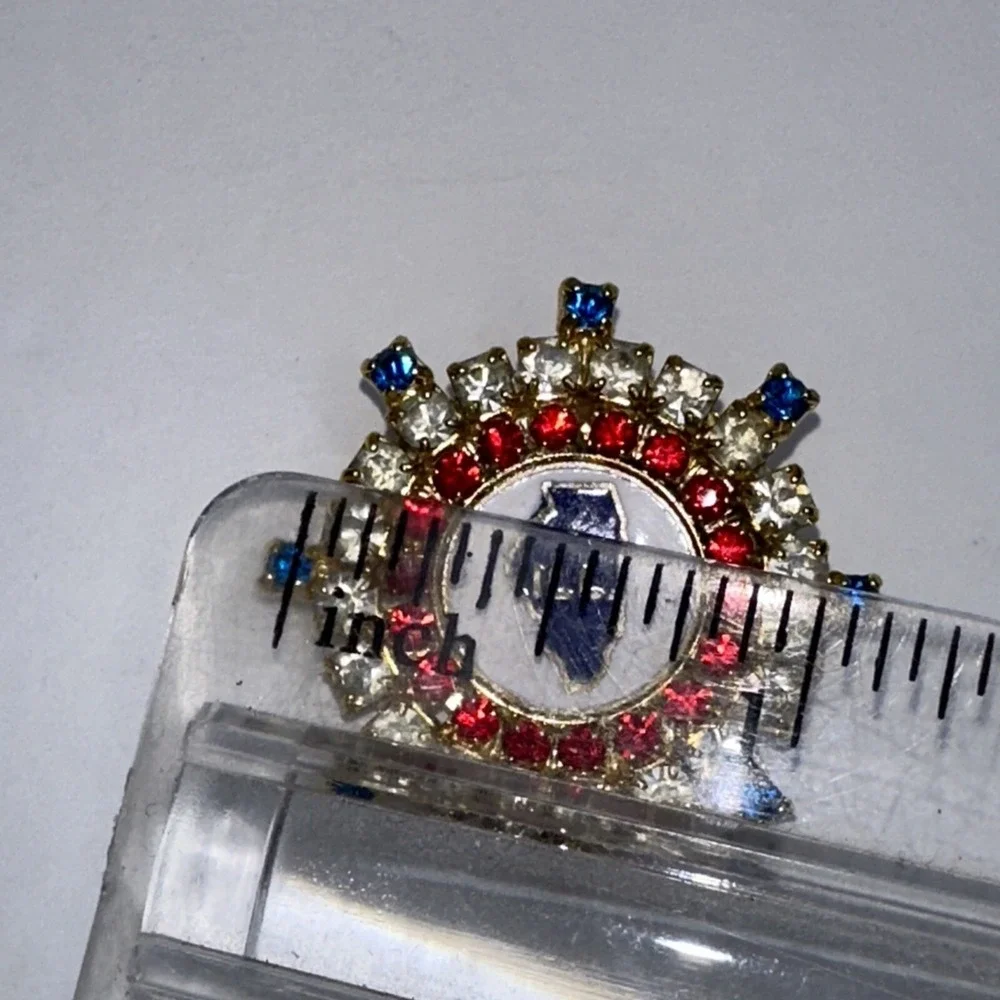 Illinois State Brooch Rhinestone Red White Blue ILL Pin Patriotic Gold Tone